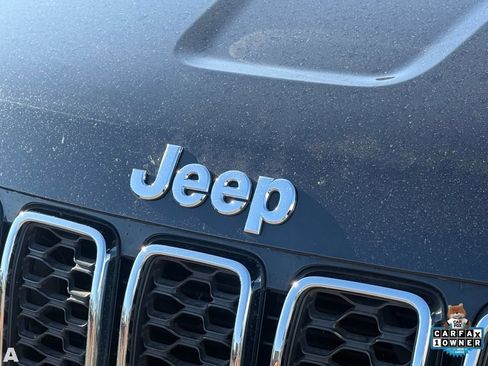 Used 2019 Jeep Grand Cherokee Laredo w/ 18" Wheel & 8.4" Radio Group image 7