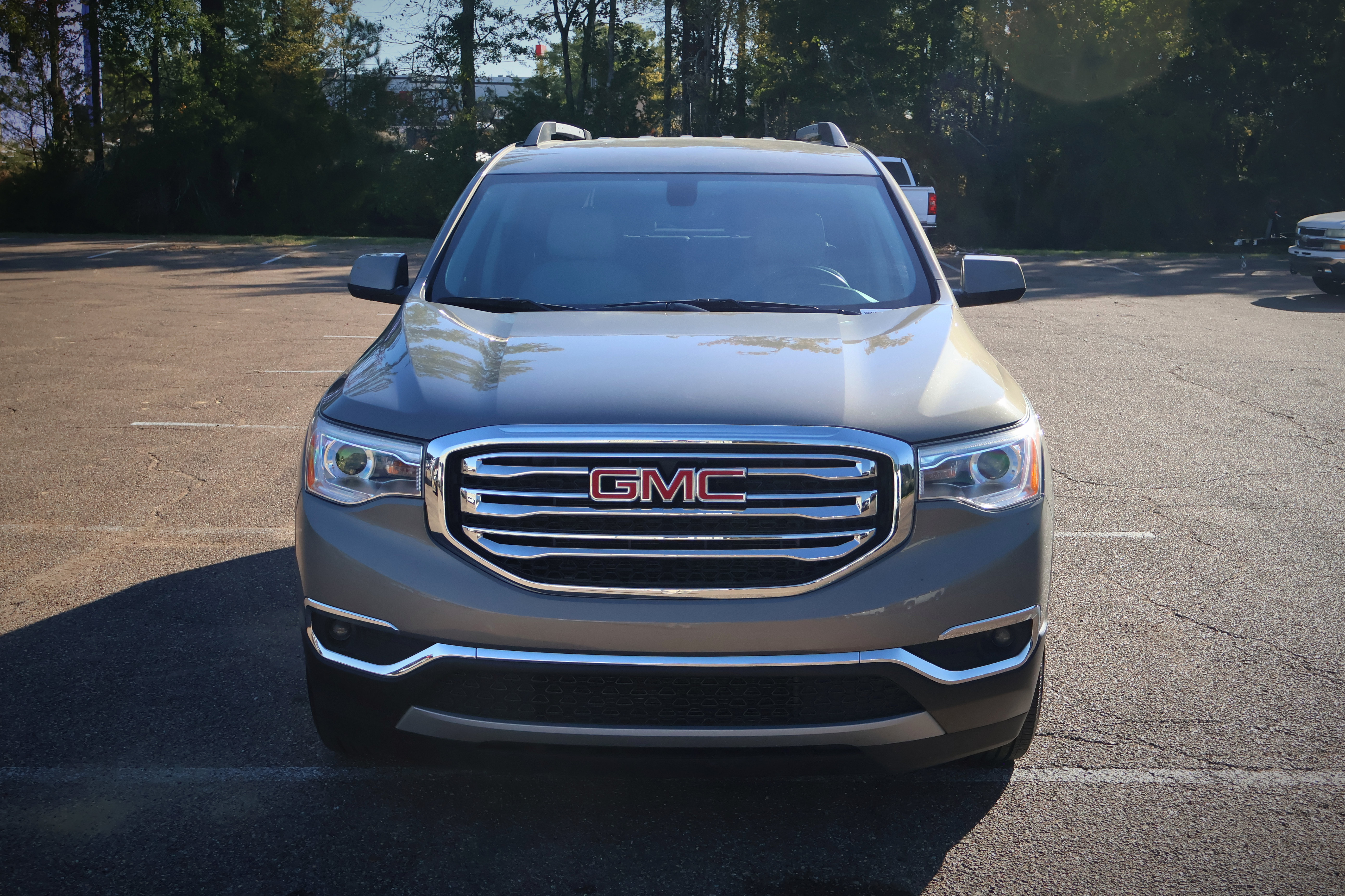 Used 2019 GMC Acadia SLT w/ LPO, Floor Liner Package FWD image 2