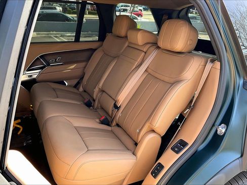 New 2026 Land Rover Range Rover Long Wheelbase SE AWD/4WD image 17