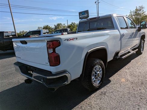 Used 2021 Chevrolet Silverado 2500 LT w/ Convenience Package image 7