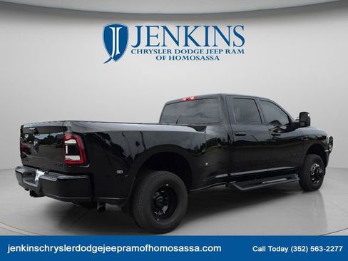 Used 2024 RAM 3500 Big Horn w/ Night Edition AWD/4WD image 4