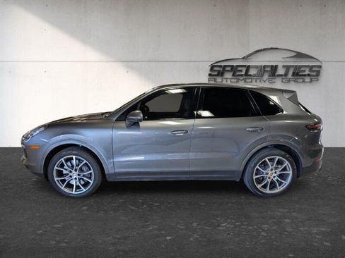 Used 2023 Porsche Cayenne w/ Premium Package AWD/4WD image 7