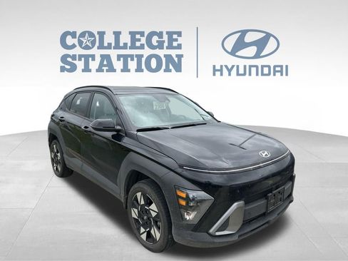 Used 2024 Hyundai Kona SEL AWD/4WD image 3
