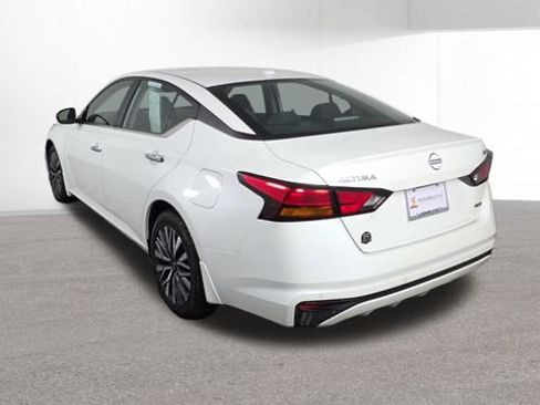 Used 2024 Nissan Altima 2.5 SV image 8