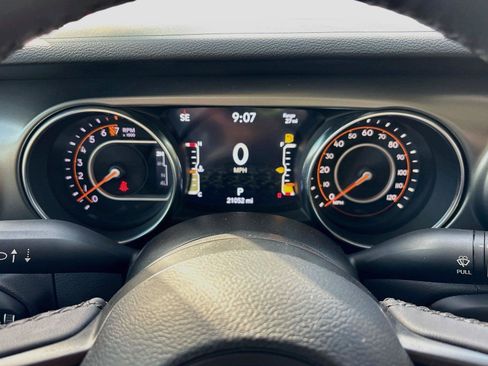 Used 2023 Jeep Gladiator Sport AWD/4WD image 14