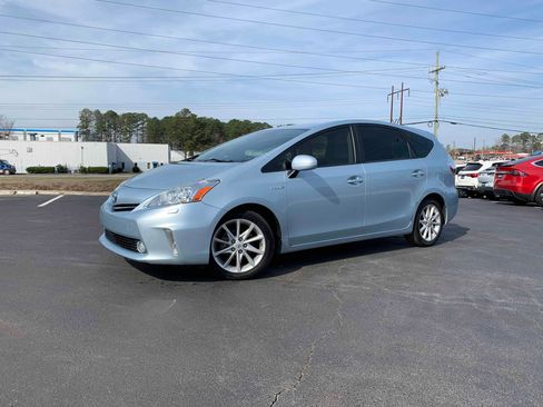 Used 2014 Toyota Prius V Five image 6