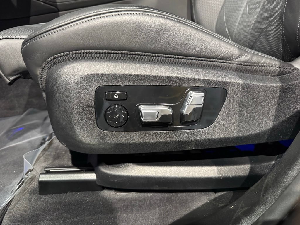 Used 2024 BMW XM AWD/4WD image 17