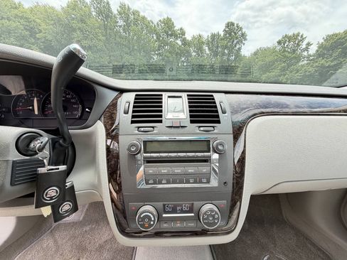 Used 2009 Cadillac DTS w/ Trunk Convenience Package FWD image 12