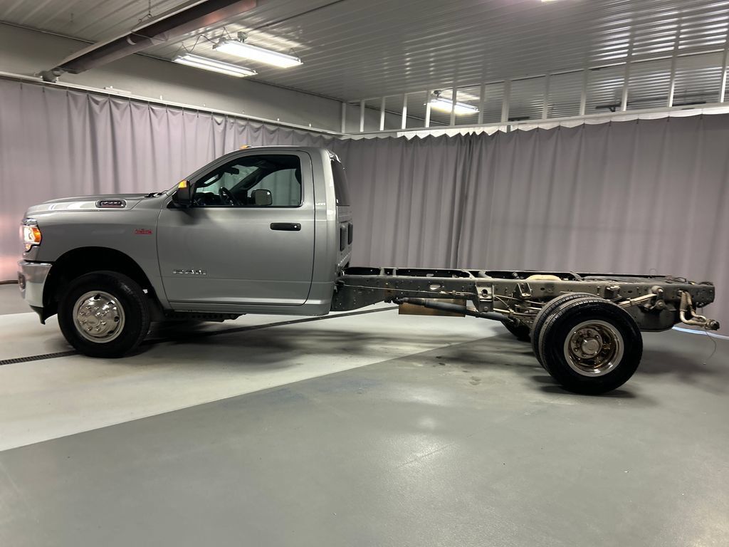 Used 2022 RAM 3500 SLT w/ Quick Order Package 27G SLT RWD image 4