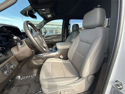 Used 2024 Chevrolet Silverado 3500 LTZ w/ LTZ Convenience Package image 11