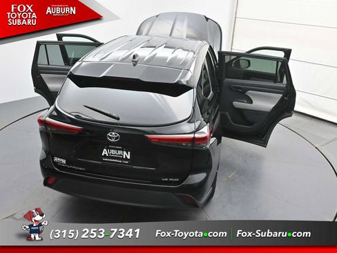 Used 2023 Toyota Highlander LE AWD/4WD image 35