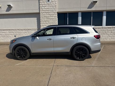 Used 2020 Kia Sorento S image 9