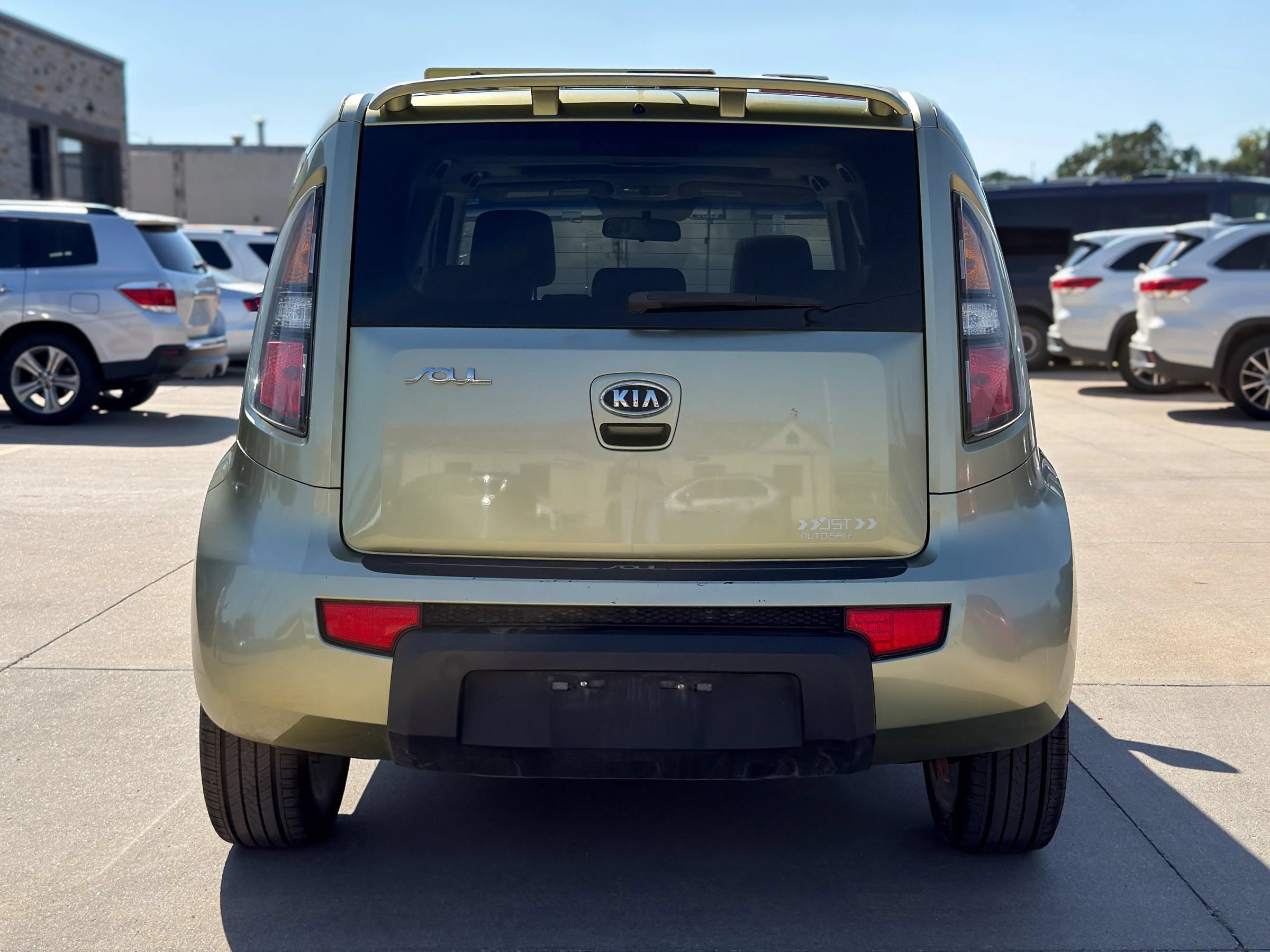 Used 2010 Kia Soul ! FWD image 6
