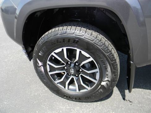 Used 2021 Toyota Tacoma TRD Sport AWD/4WD image 13