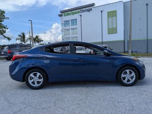 Used 2015 Hyundai Elantra SE FWD image 4