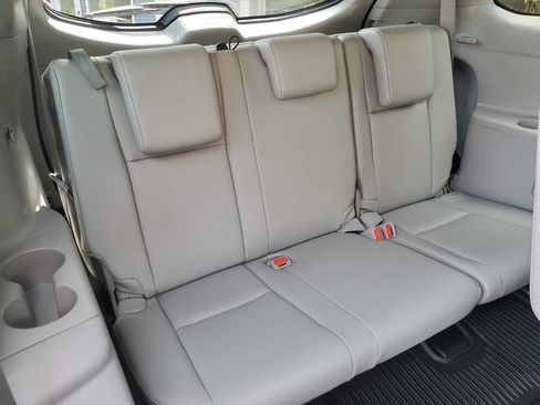 Used 2019 Toyota Highlander XLE AWD/4WD image 12