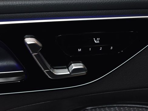 Used 2025 Mercedes-Benz C 300 4MATIC Sedan image 5