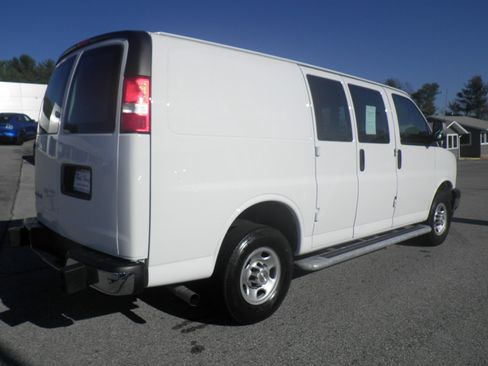 Used 2024 Chevrolet Express 2500 w/ Driver Convenience Package image 7