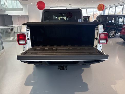 Used 2021 Jeep Gladiator Willys image 10