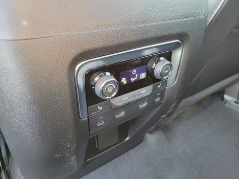 New 2026 Chevrolet Suburban Premier image 26