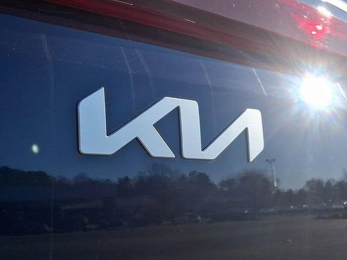 Used 2025 Kia Carnival image 32