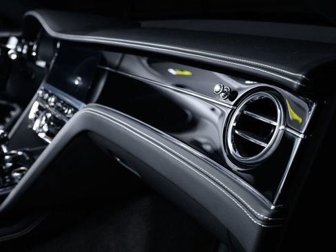 Used 2022 Bentley Flying Spur Plug-In Hybrid image 15