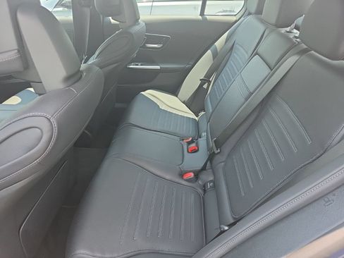 Used 2024 Mercedes-Benz C 300 4MATIC Sedan image 5