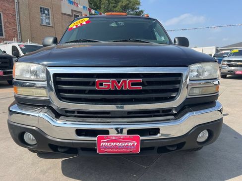 Used 2006 GMC Sierra 2500 SLE w/ Onstar Plus Package AWD/4WD image 2