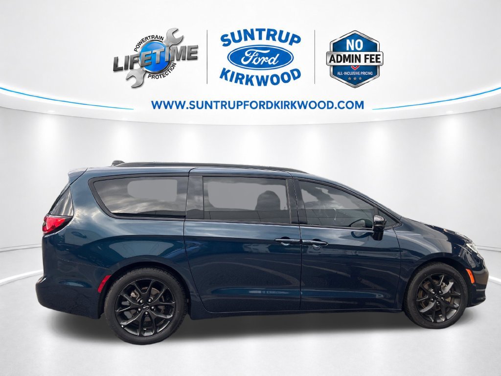 Used 2025 Chrysler Pacifica Limited FWD image 8