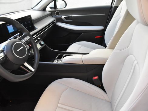 Used 2025 Hyundai Sonata SEL FWD image 15