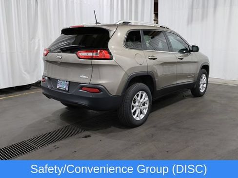 Used 2017 Jeep Cherokee Latitude w/ Safety/Convenience Group AWD/4WD image 3