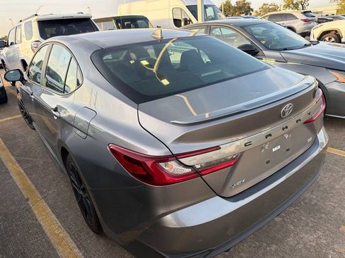 Used 2025 Toyota Camry SE FWD image 4