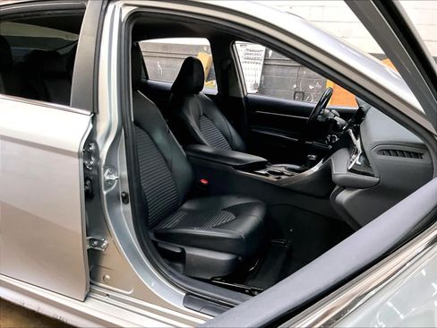 Used 2023 Toyota Camry SE FWD image 10