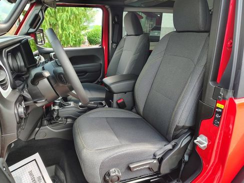 Used 2025 Jeep Wrangler Sport AWD/4WD image 12