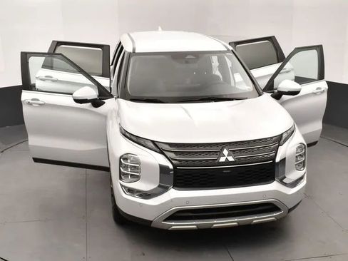 Used 2024 Mitsubishi Outlander FWD image 10