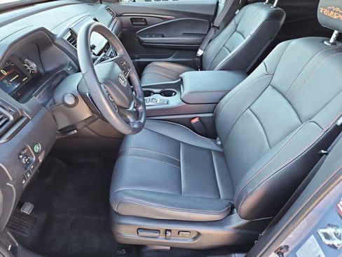 Certified 2025 Honda Passport TrailSport image 14