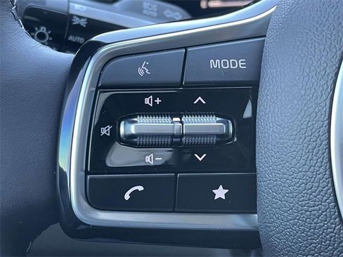 New 2026 Kia Carnival EX image 32