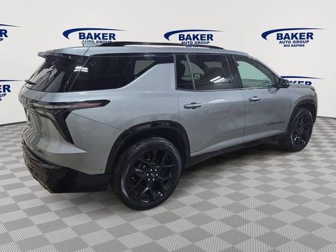 Used 2024 Chevrolet Traverse RS image 5