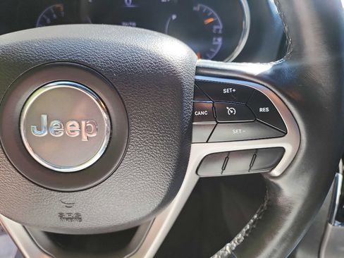 Used 2019 Jeep Grand Cherokee Limited w/ Luxury Group II image 19