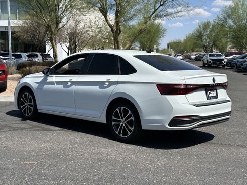 Used 2025 Volkswagen Jetta Sport FWD image 3