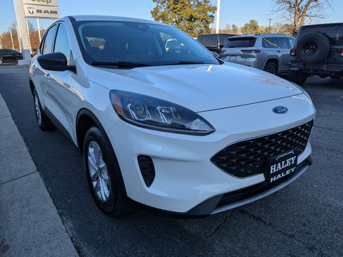 Used 2022 Ford Escape SE w/ Convenience Package image 2