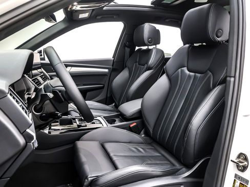 Used 2024 Audi Q5 2.0T Premium w/ Summer of Audi Package image 17