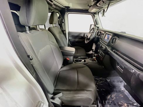 Used 2023 Jeep Gladiator Sport image 25