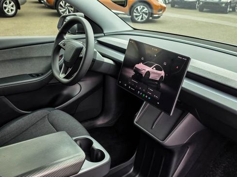 Used 2026 Tesla Model Y AWD image 37