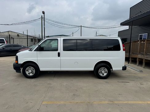 Used 2017 Chevrolet Express 2500 LS image 3