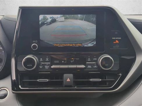 Certified 2024 Toyota Highlander LE image 16