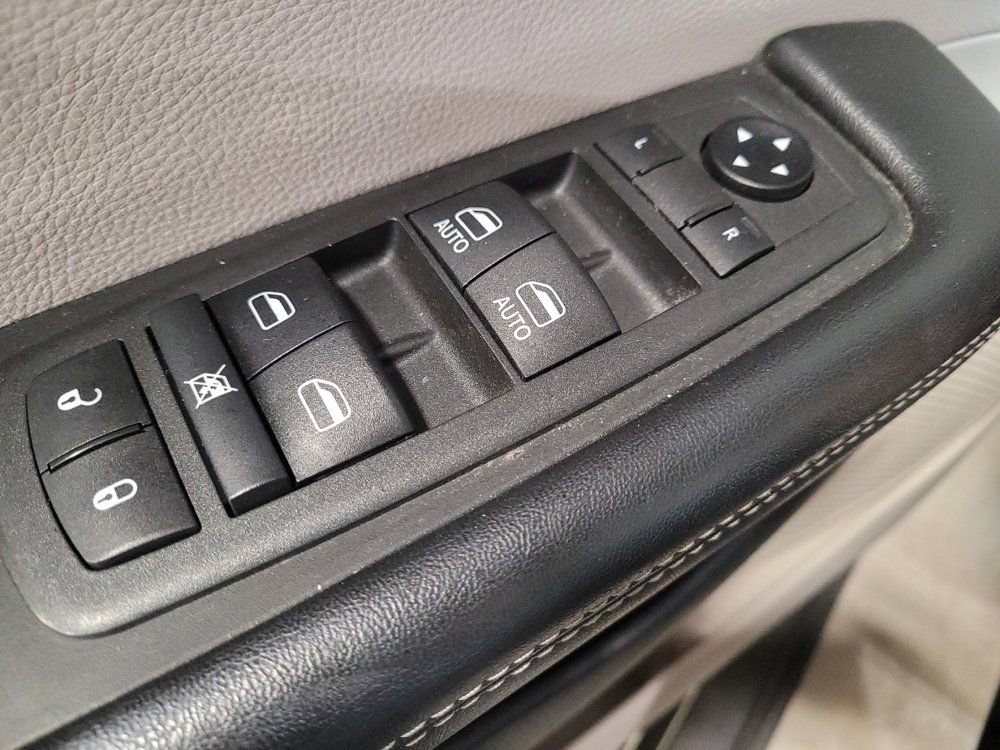 Used 2021 Chrysler Voyager LX FWD image 27