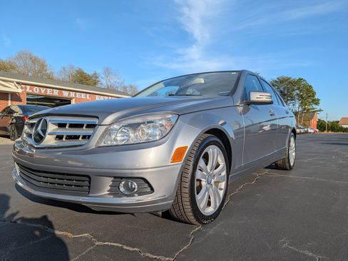 Used 2011 Mercedes-Benz C 300 Luxury image 2