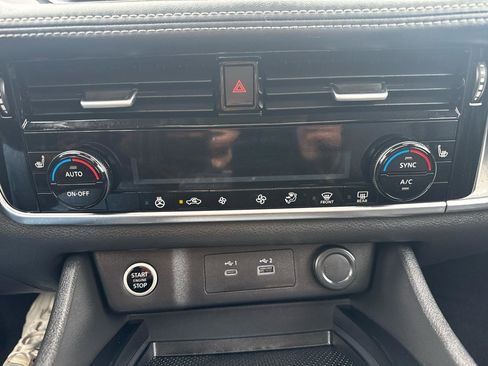 Used 2021 Nissan Rogue SV w/ Premium Package FWD image 26