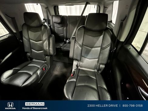 Used 2020 Cadillac Escalade Luxury w/ Escalade Sport Edition AWD/4WD image 28